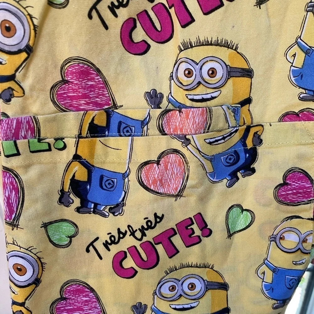 Despicable Me women’s minions heart yellow cotton scrub top M nurse kids - Picture 4 of 6